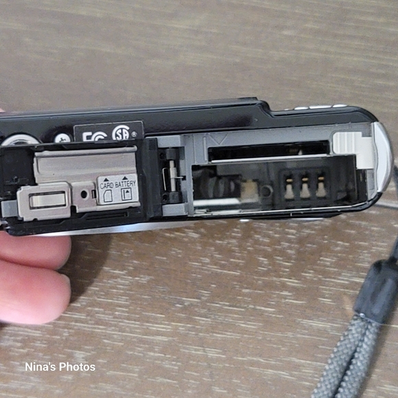 Panasonic Lumix DMC-FX8 Leica 5MP 3x Optical Zoom Digital Camera & Wenger Case - Picture 8 of 14